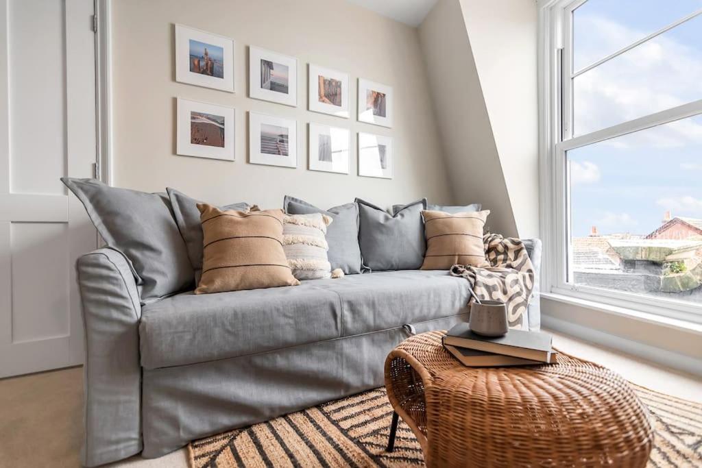 1-Bed Seaside Apartment With Parking Cromer Exterior photo